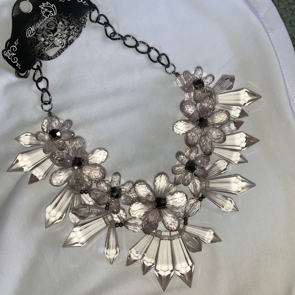 Macy's Jewelry - Chunky necklace, clear, NWT